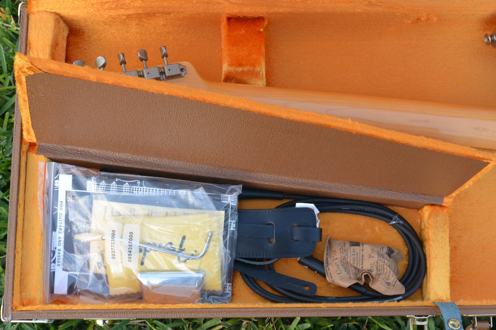 SHORELINE GOLD w MATCHING HEADSTOCK! 1960 Fender STRATOCASTER CUSTOM SHOP GUITAR