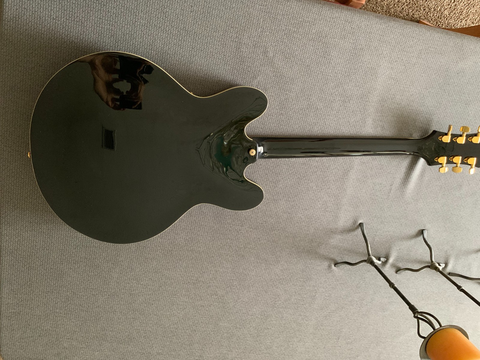 EPIPHONE BY GIBSON ELECTRIC GUITAR-BLACK- WITH SKB CASE