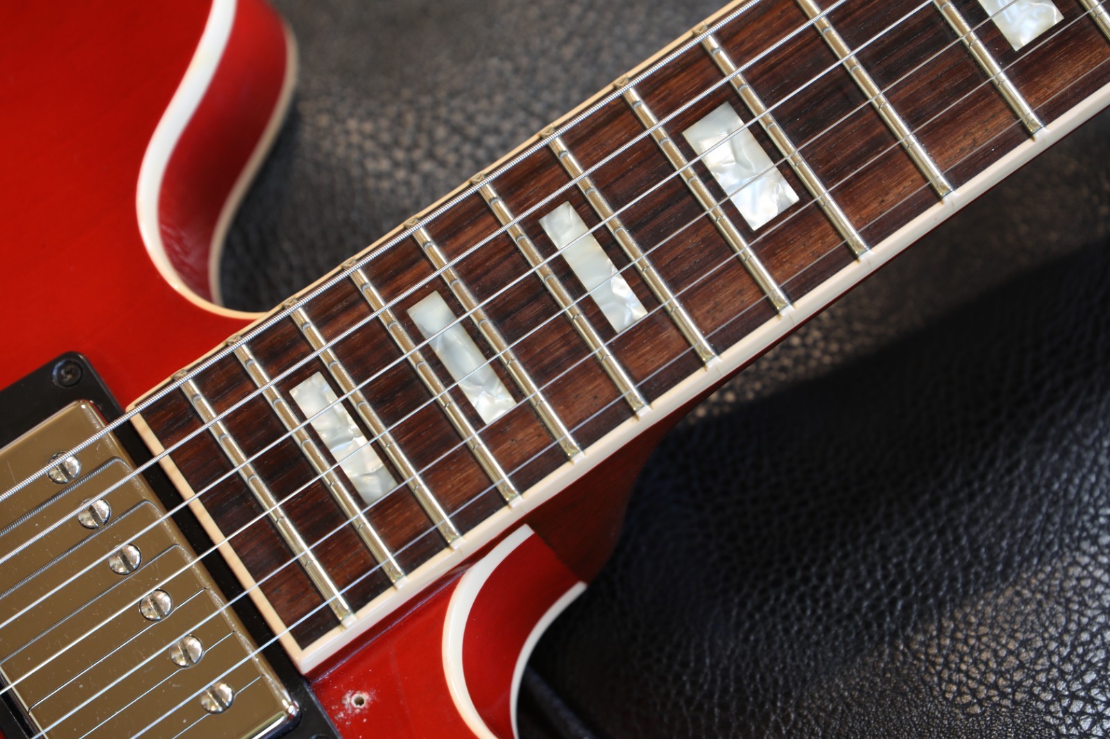 2017 Gibson ES-339 Semi-Hollow Electric Guitar Cherry Red + GB