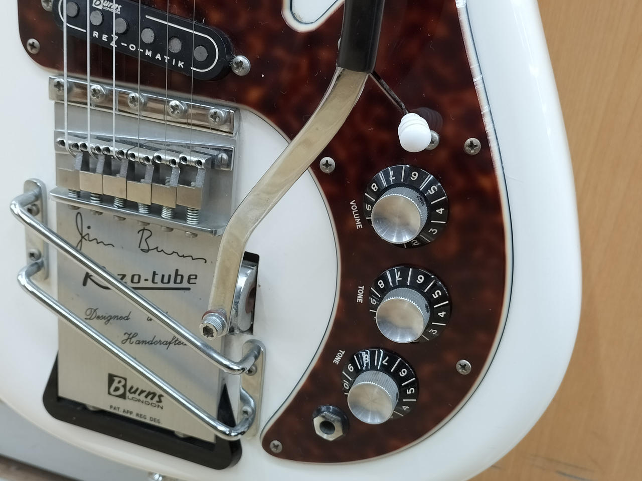 BURNS THE LEGEND Electric Guitar