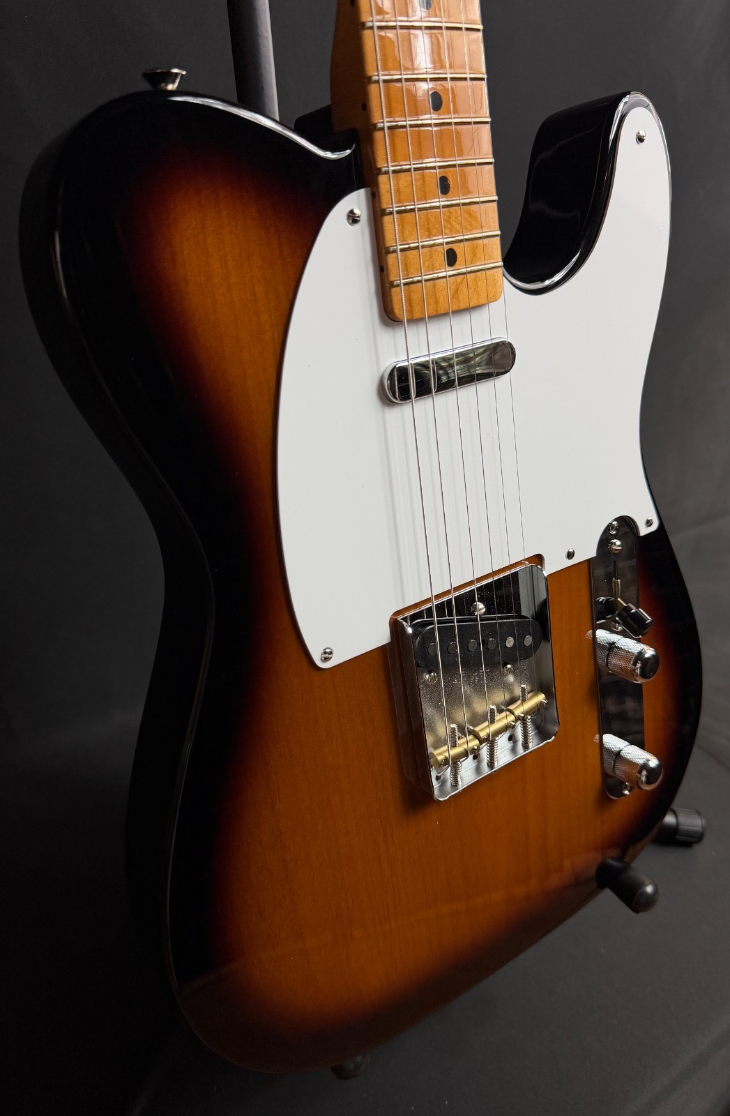 Fender Vintera II ’50s Nocaster Electric Guitar 2-Tone Sunburst Finish w Gig Bag