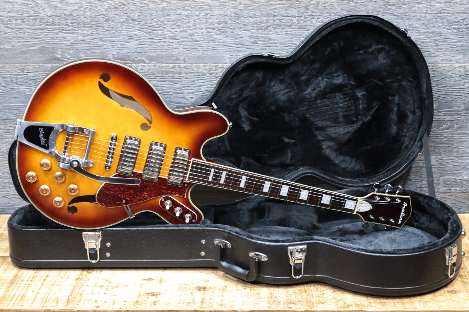 Eastwood Airline H78 Honeyburst Gold Foil Pickups Semi-Hollow El. Guitar w/Case