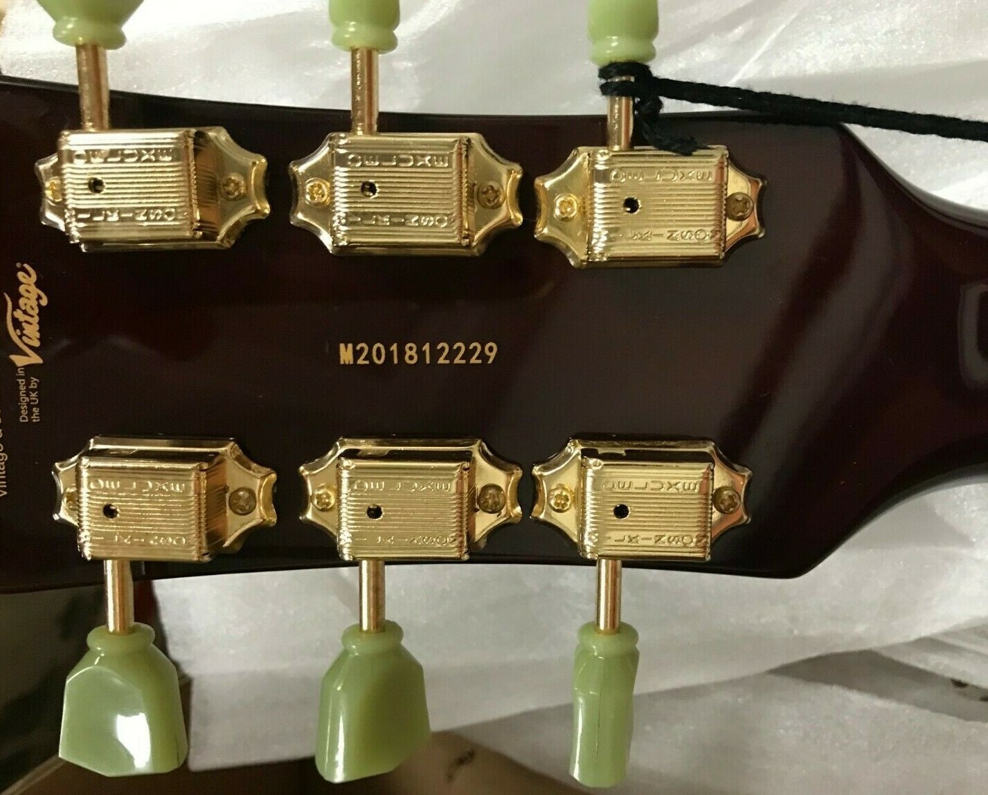 Vintage – V100-TSB – Electric Guitar Gold Hardware – Tobacco Sunburst