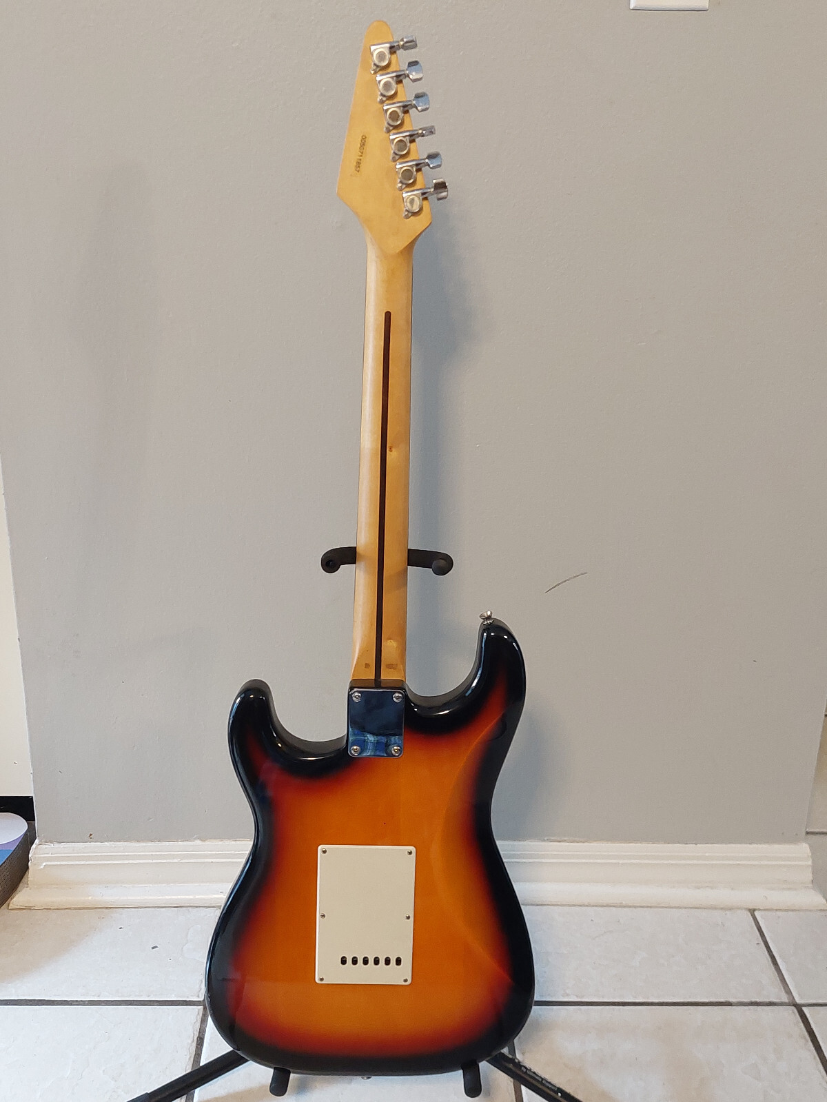 Starcaster by Fender Stratocaster 3-Tone Sunburst Electric Guitar