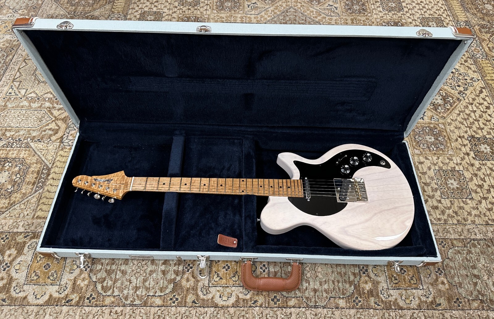 Eastman D’Ambrosio DA-SC’54-VW w/ Hard Case & Free Pro Setup