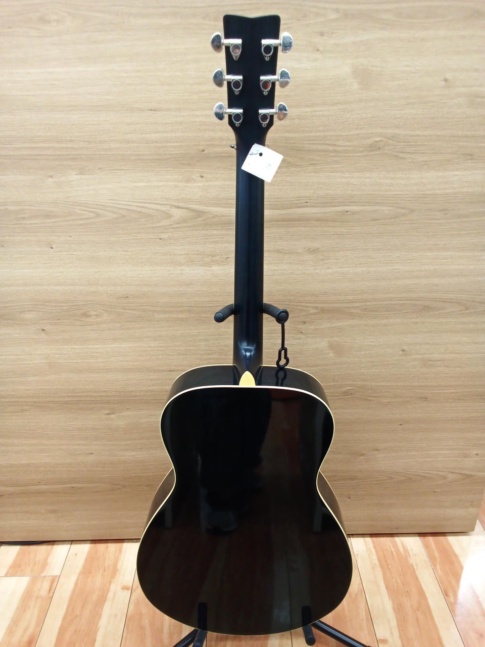 YAMAHA FS-820 acoustic guitar