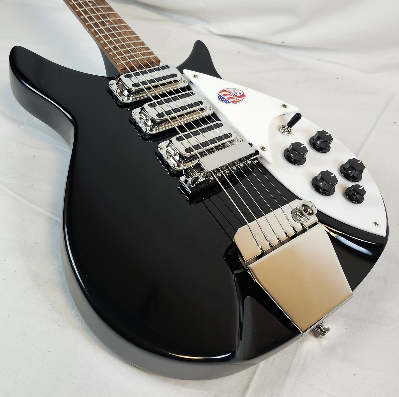 Rickenbacker 325C64 Jet Glo Miami, 3 Toaster Pickups, w/Vibrato, Short Scale,…