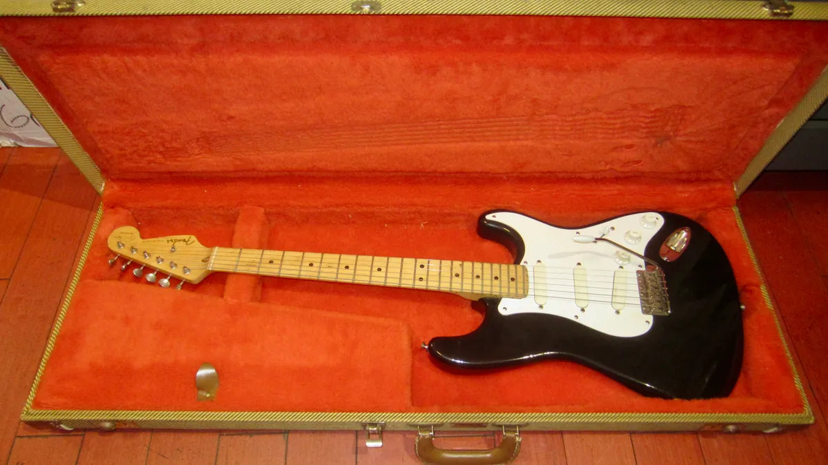 Pre Owned 1989 Fender Eric Clapton Signature Stratocaster Black W/ Original Case