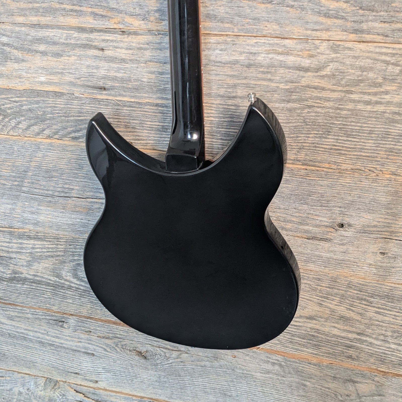 Used Rickenbacker 2024 330 Semi-Hollow – Jetglo w/OHSC