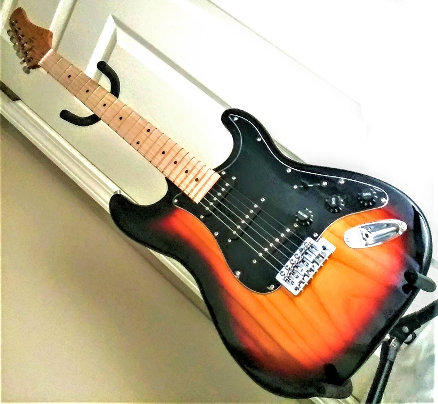 🎅FAST, FREE SHIPPING!🎅+AMP! S Style Electric Guitar +Soft Case/Gig Bag +Strap!