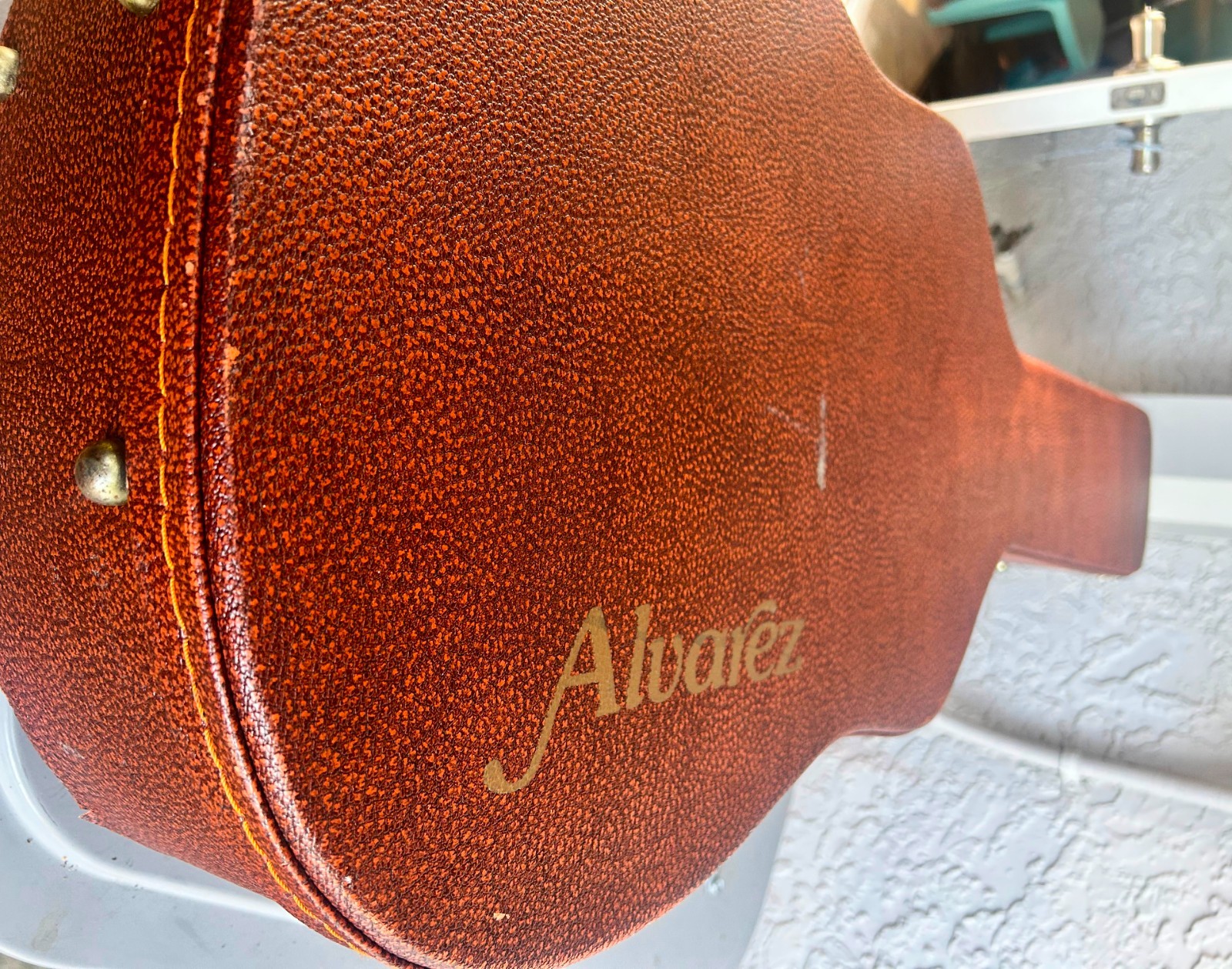 Alvarez 5084 – Bi-Phonic pick-up system ~ Stereo! W/ Hard Case