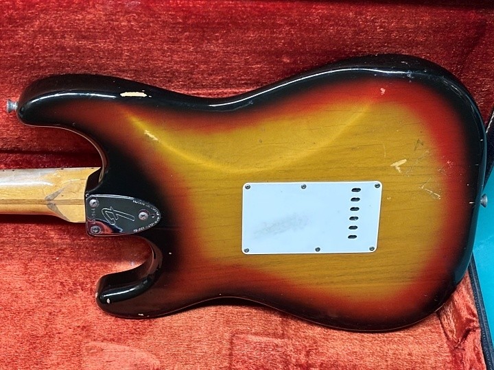 Fender STRATOCASTER 3.57kg with Original Hard Case 1975 Electric Guitar