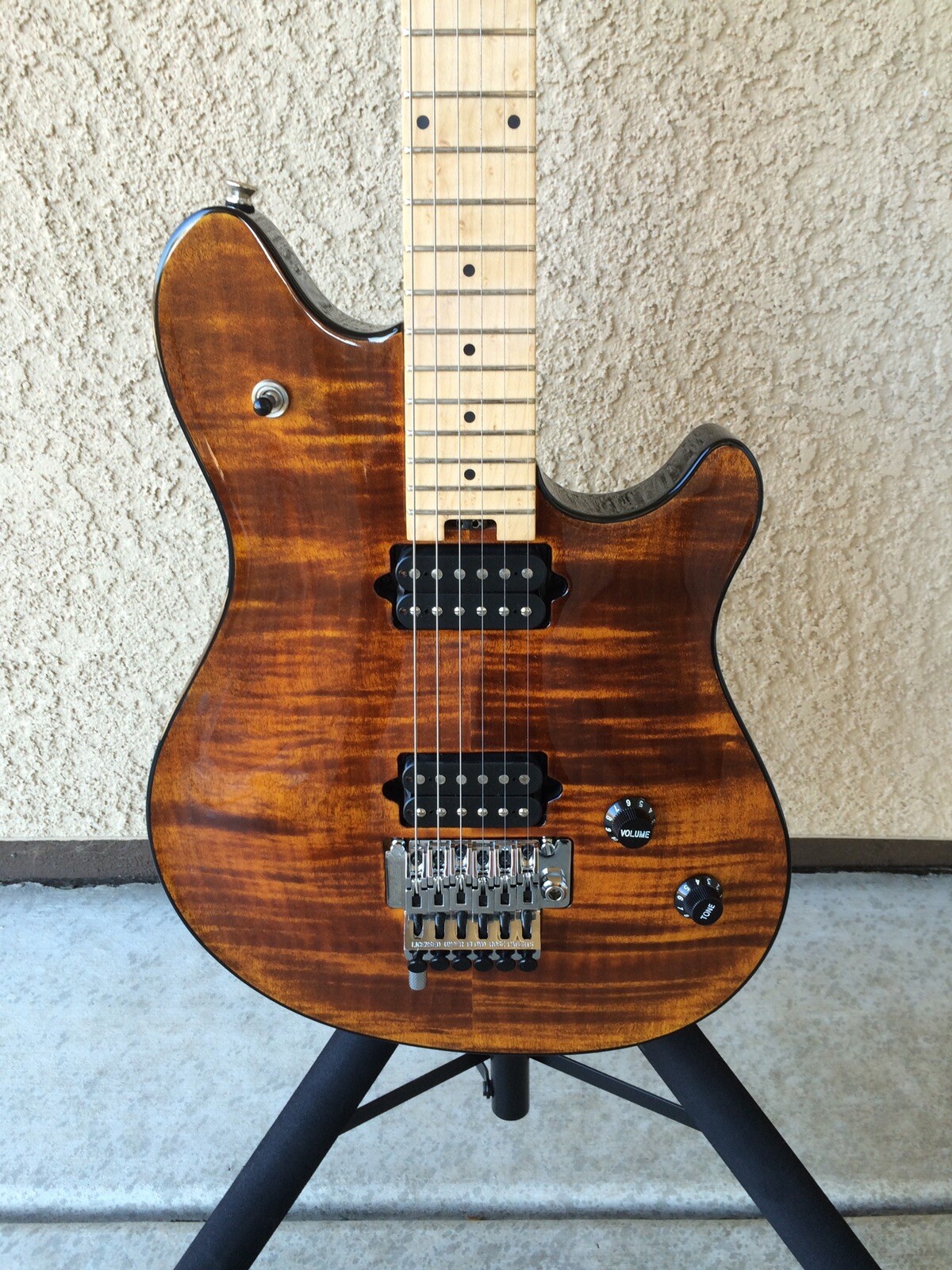 Peavey WOLFGANG “Custom Deluxe” TIGER EYE FLAME TOP Guitar (unboxed) 04′ EVH
