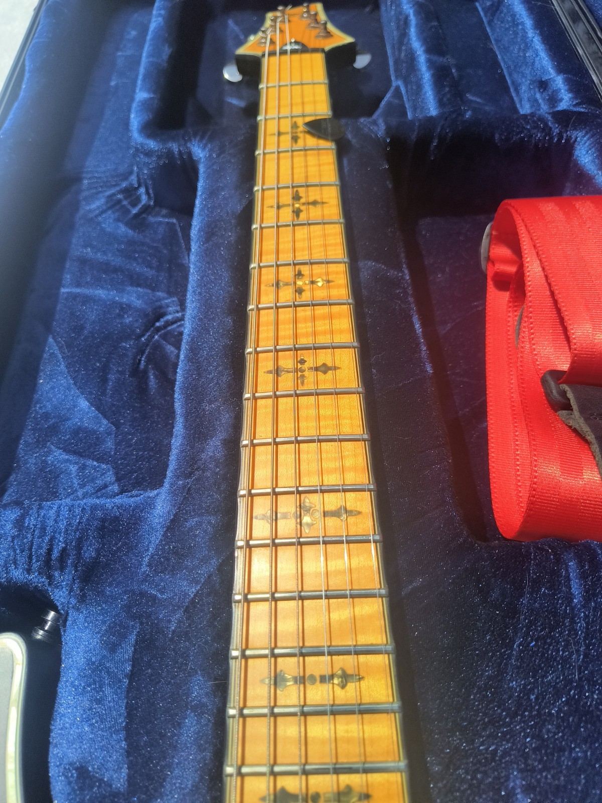 Schecter Diamond Series Hellraiser 6-String Electric Guitar with Hard Case