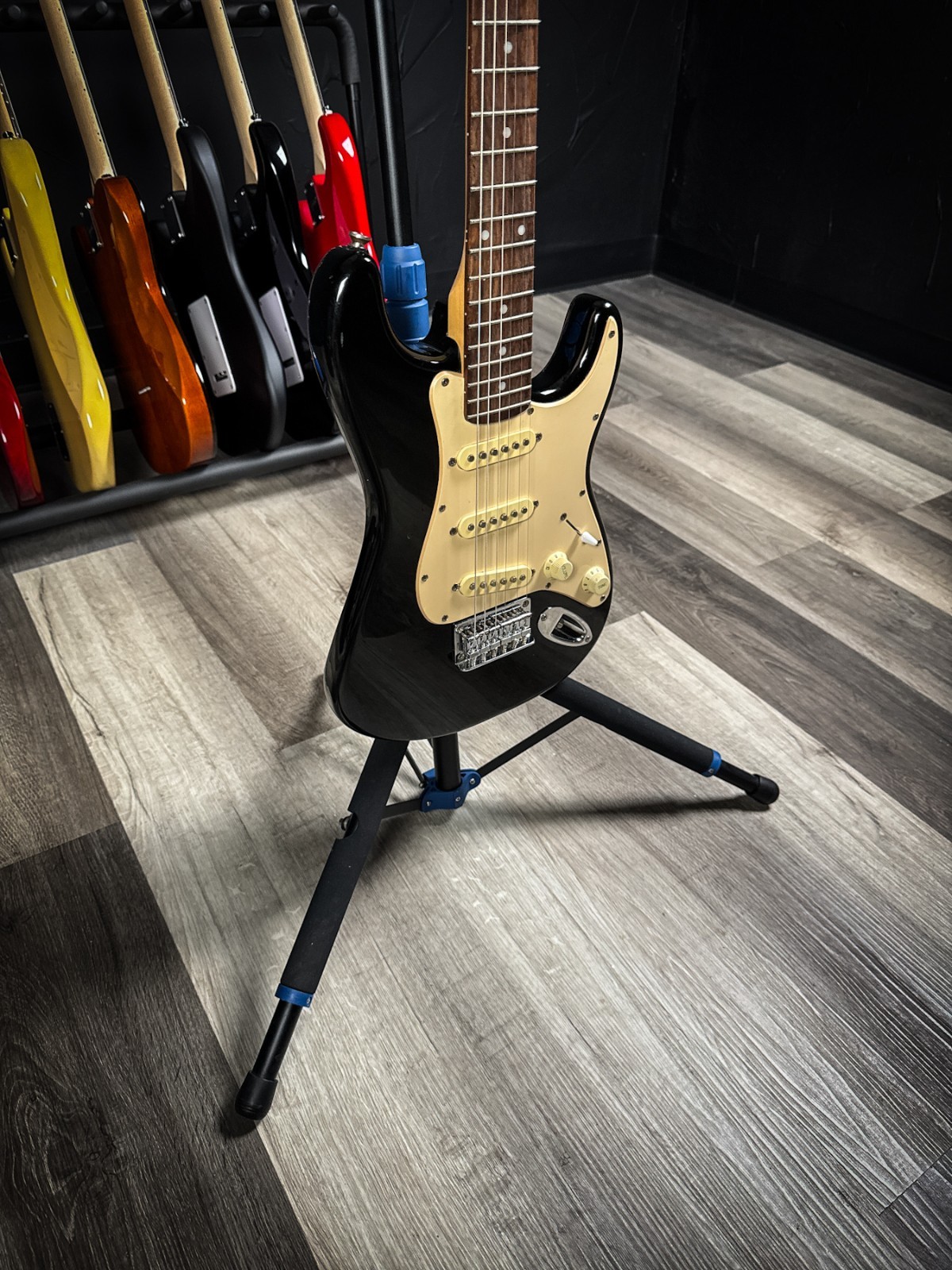 Squier Mini Stratocaster SSS – Black