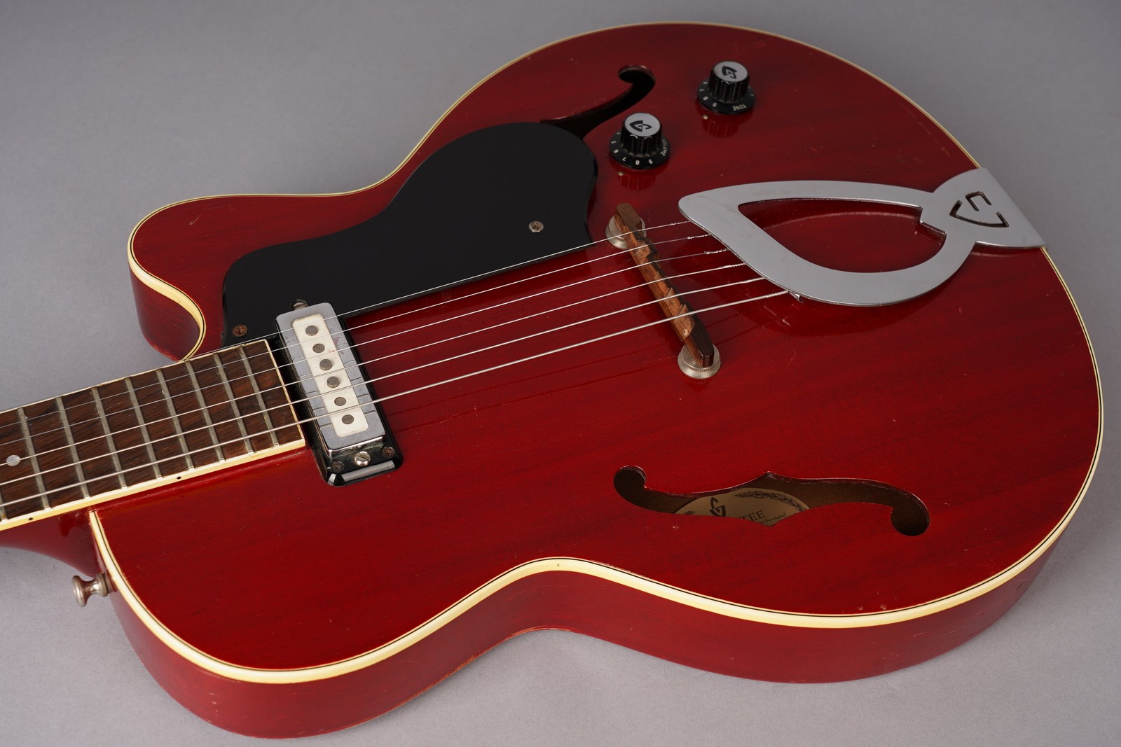 Guild M-65 Freshman – 1968 – Cherry