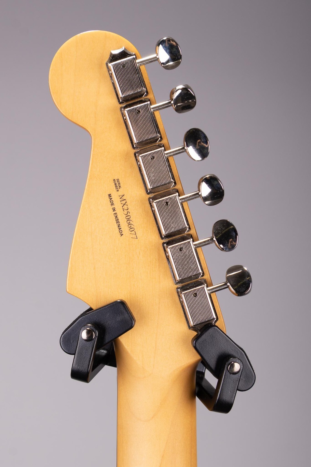 Fender Player II Stratocaster Electric Guitar – LTD Sparkle 3-color Sunburst