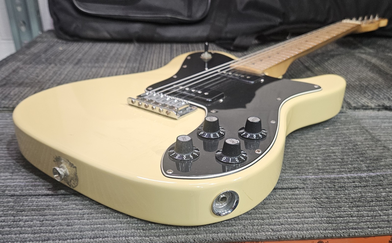 Squire by Fender Telecaster Custom 6-String Electric Guitar with Hard Case -READ