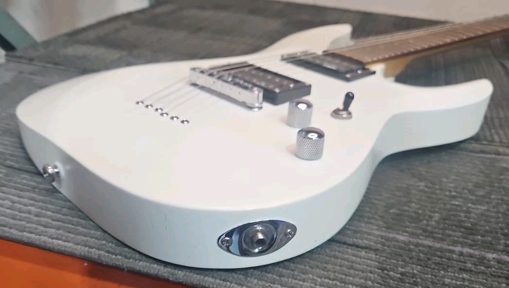 Schecter C-6 Diamond Series 6-String Electric Guitar – READ