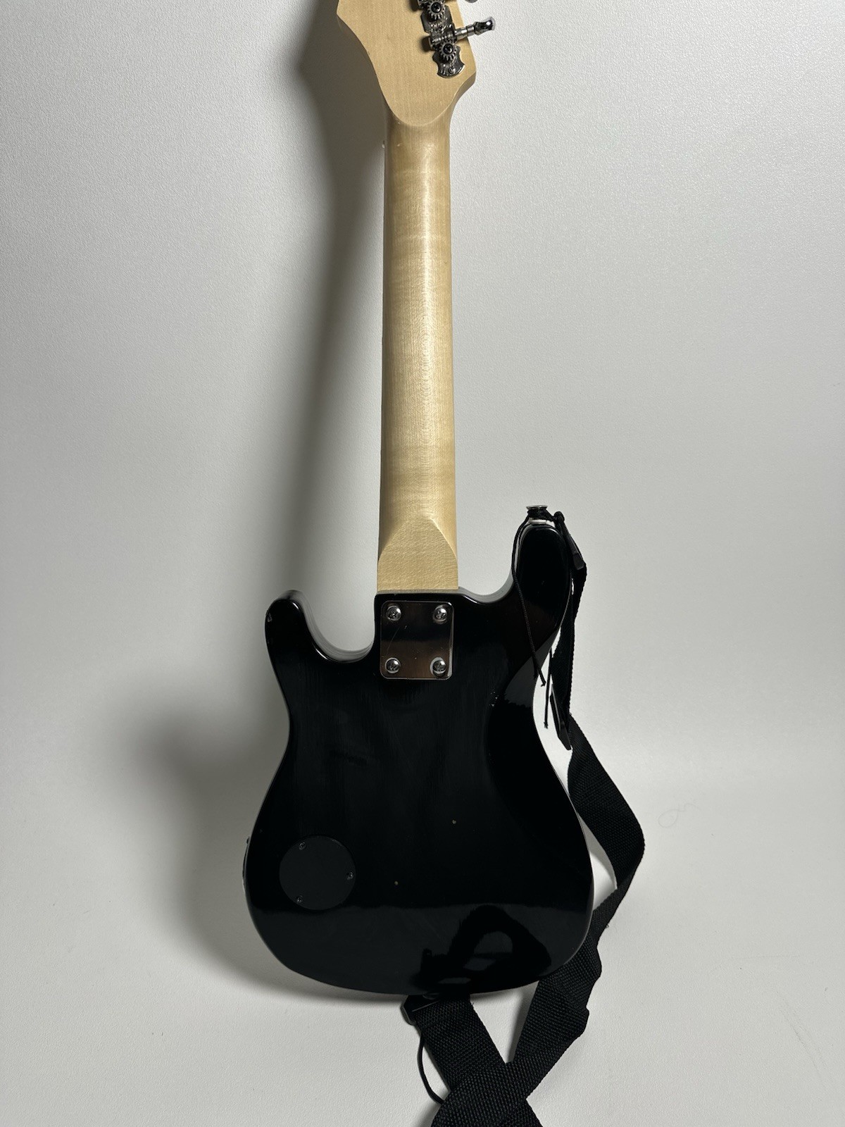 ZENY ELECTRIC GUITAR, 30″ FOR KIDS, RIGHT HAND STRATOCASTER STYLE, PREOWNED 