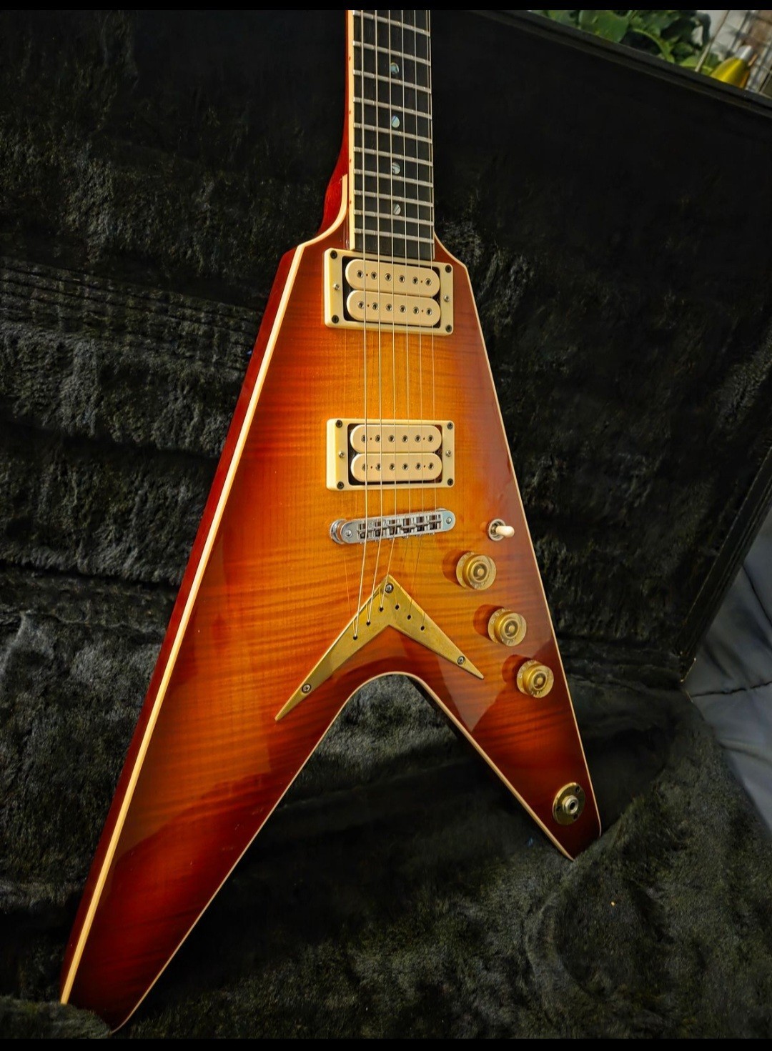 Dean USA Custom Shop V Patents Pending Trans Cherry Sunburst 2020