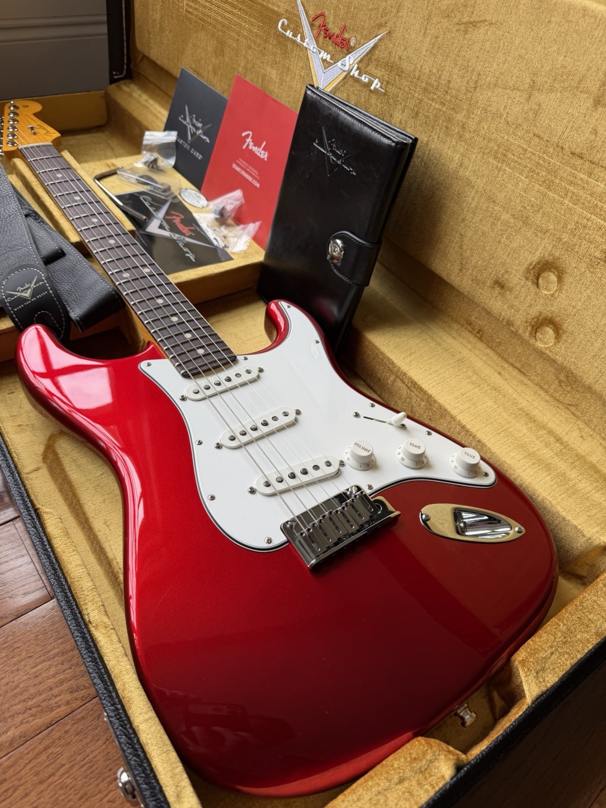 2025 Fender Custom Shop Stratocaster Custom Deluxe W25 NOS Candy Apple Red