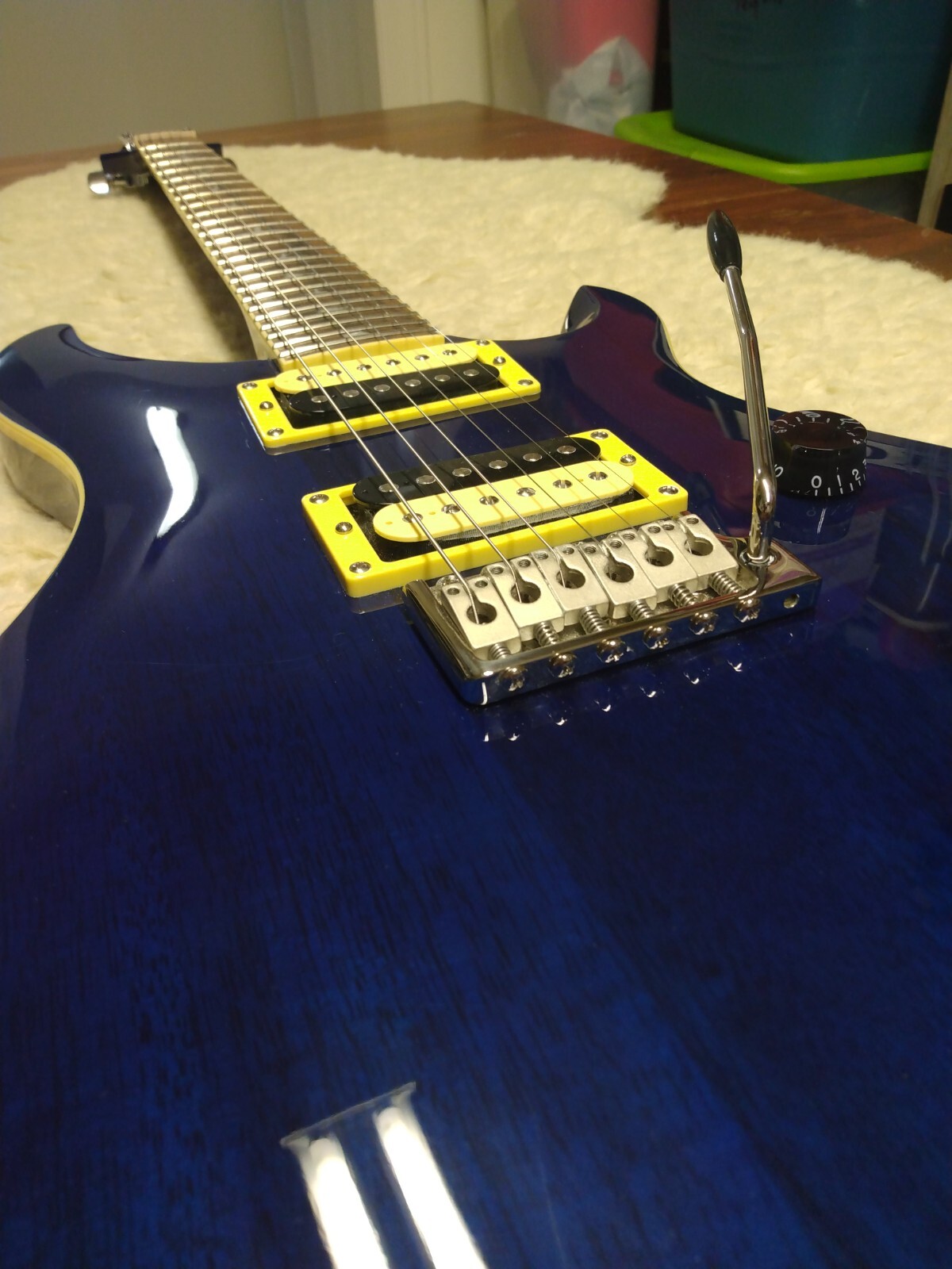 PRS 2019 SE Standard 24 Translucent Blue w/Gator Padded Bag