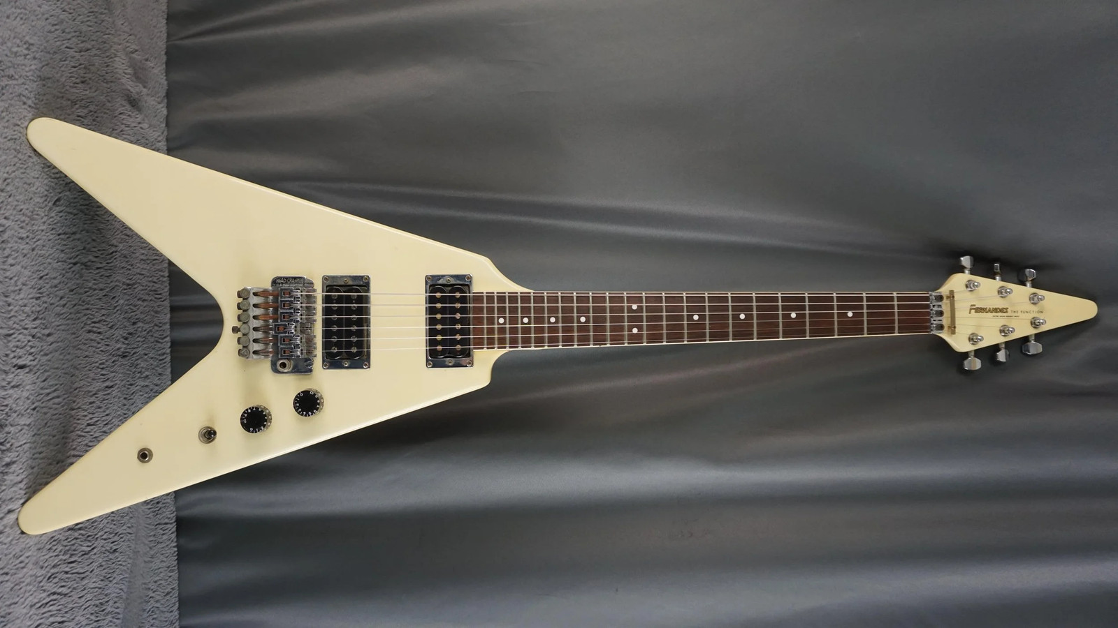 Fernandes/Burny BSV-70 The Function Flying V Short Scale