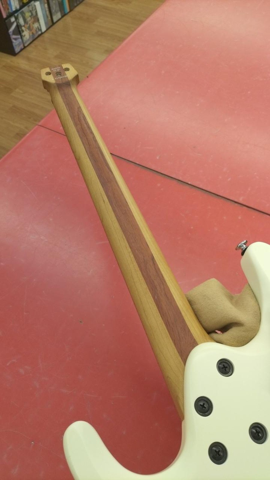 IBANEZ ICHI10-VWM Used Okoume body Maple neck Maple fingerboard White
