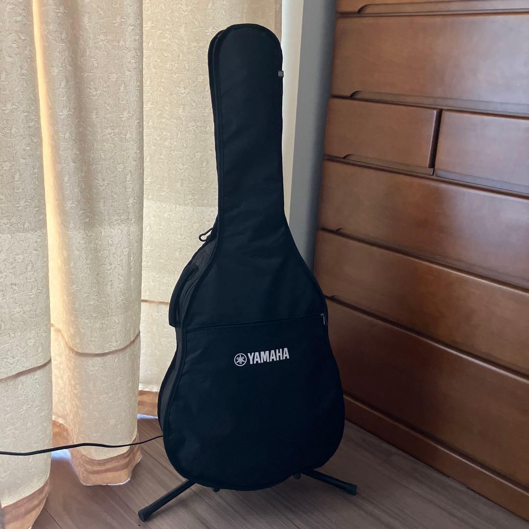 YAMAHA FS820 acoustic guitar