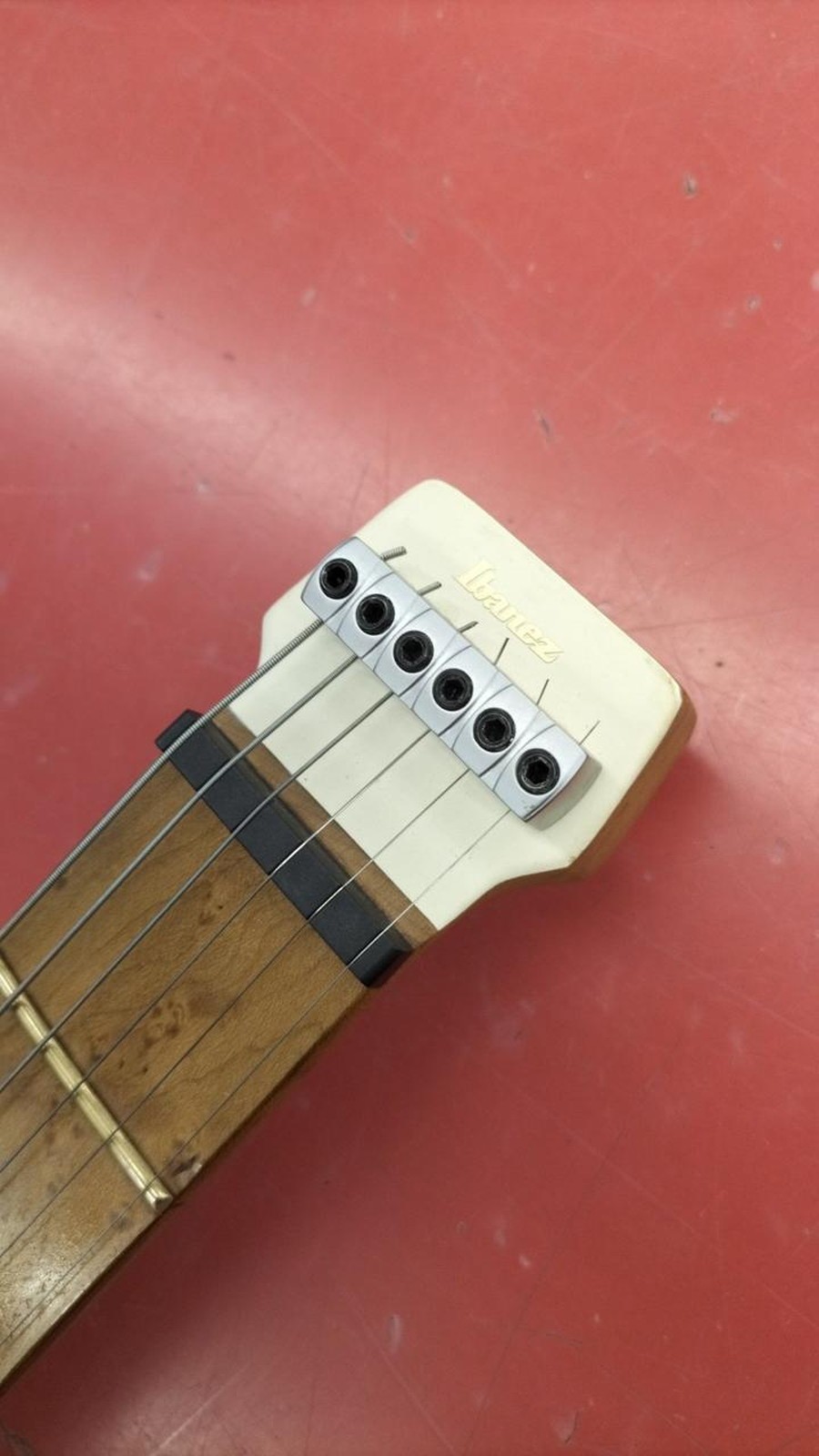 IBANEZ ICHI10-VWM Used Okoume body Maple neck Maple fingerboard White