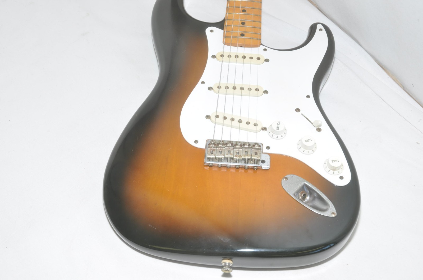 Fender Japan ST57（T）’57 Stratocaster 2-Tone Sunburst Electric Guitar Ref No 7481