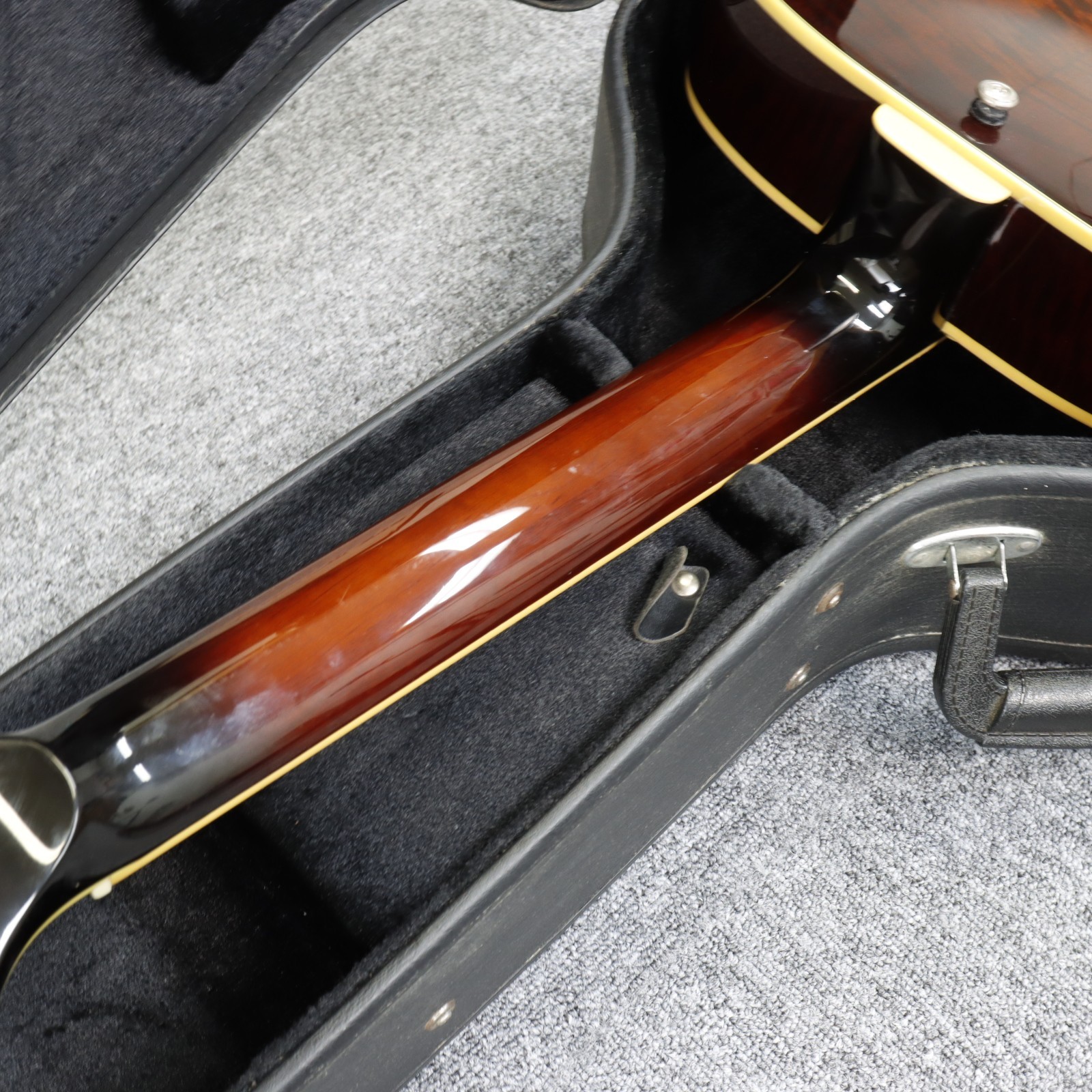 Ibanez AF84E-DVS Artcore 2005 – 2009 – Dark Violin Sunburst
