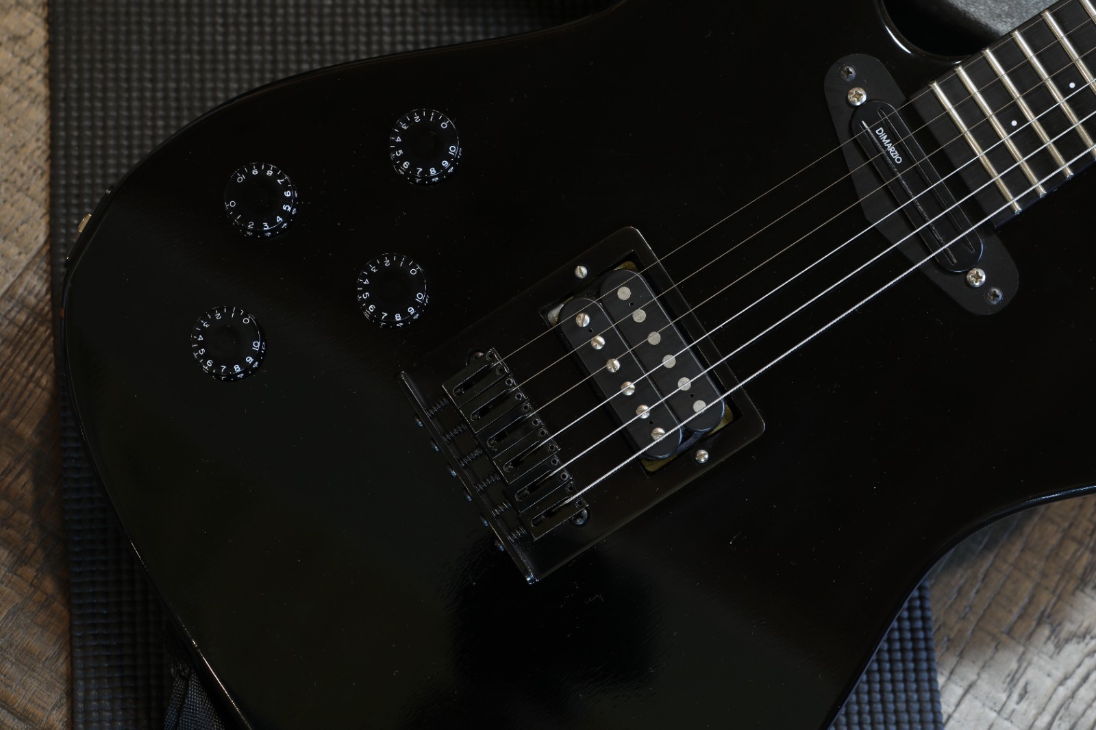 Lefty! Hollywood Performance HS D Marzio’s Electric Guitar Black Ebony + OHSC