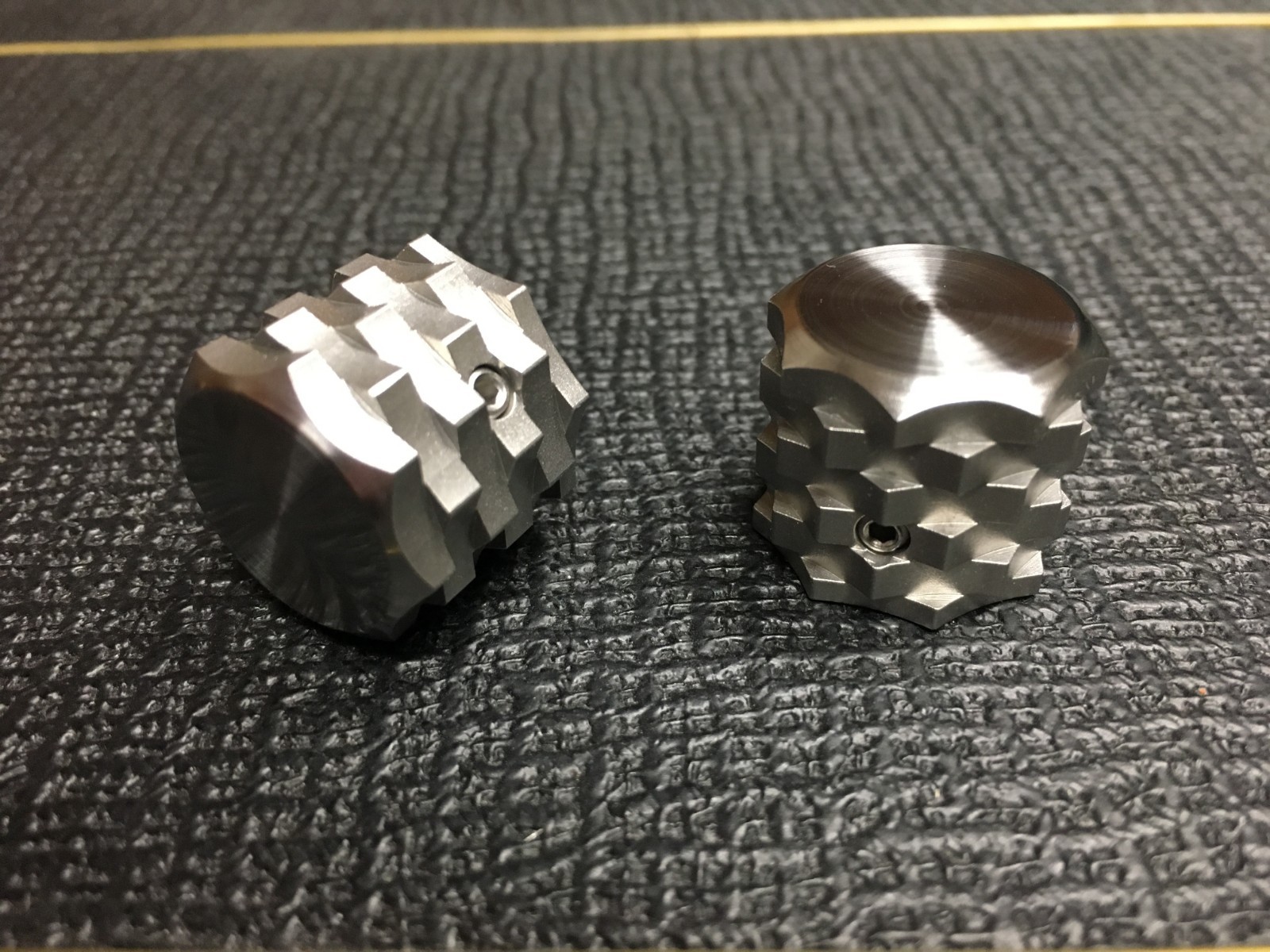 Van Dyke-Harms Ultra-Grip Stainless Guitar Speed Knobs, set of 2