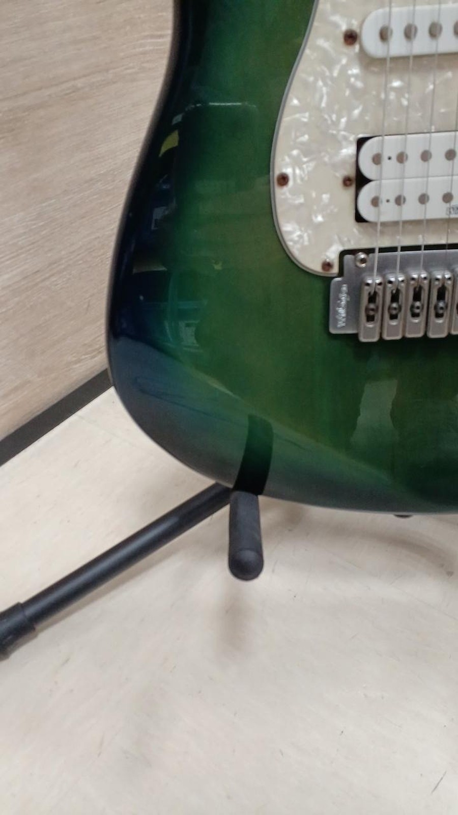 LAIDBACK LST-3HZ Used Pologna body Engineering wood fingerboard w/Gig case