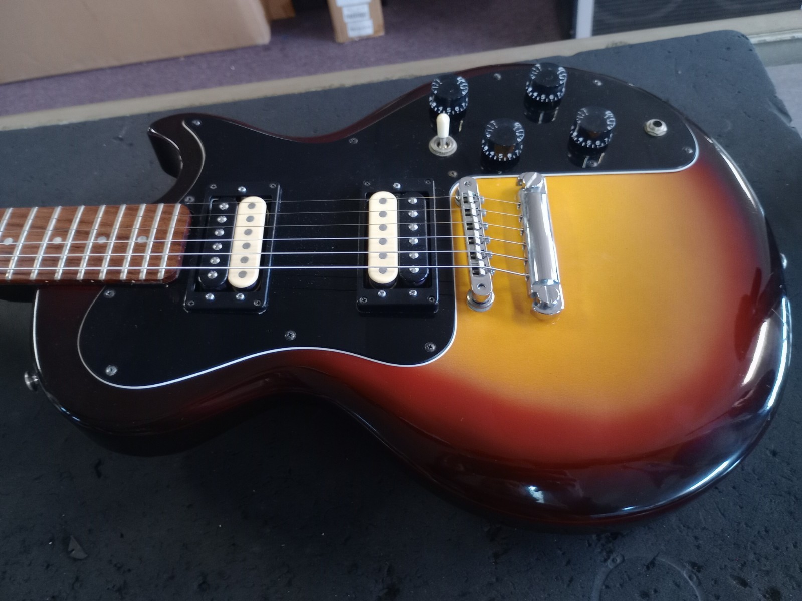 Gibson Sonex-180 Deluxe 1983 Sunburst w/Original Hard Case *** FREE SHIPPING ***