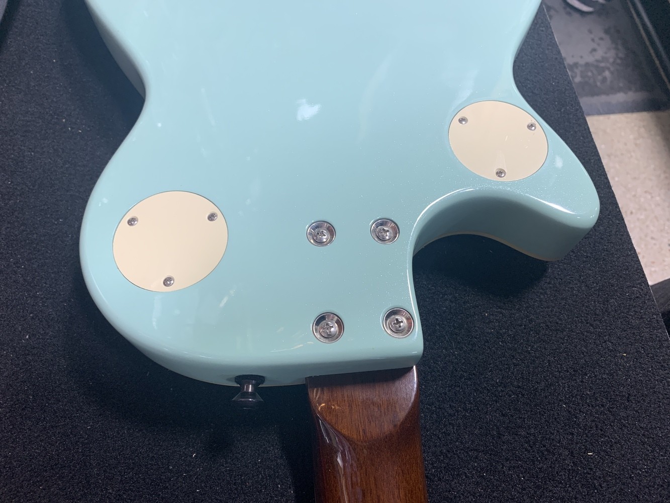 Streamliner™ Jet™ Club Single-Cut Electric Guitar – Wraparound – Mint Metallic
