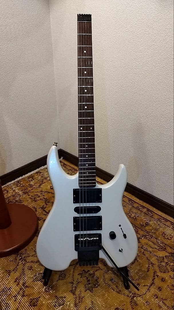 Steinberger Spirit GU Deluxe Headless Guitar EMG 89 and EMG S White