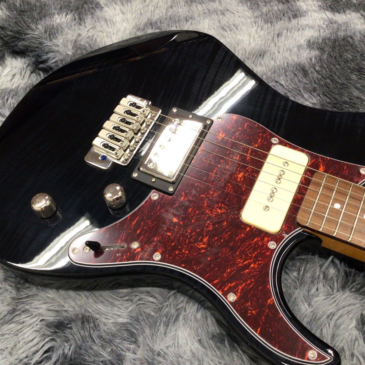 YAMAHA YAMAHA PACIFICA611VFM TBL Trancelucent Black 3.67kg