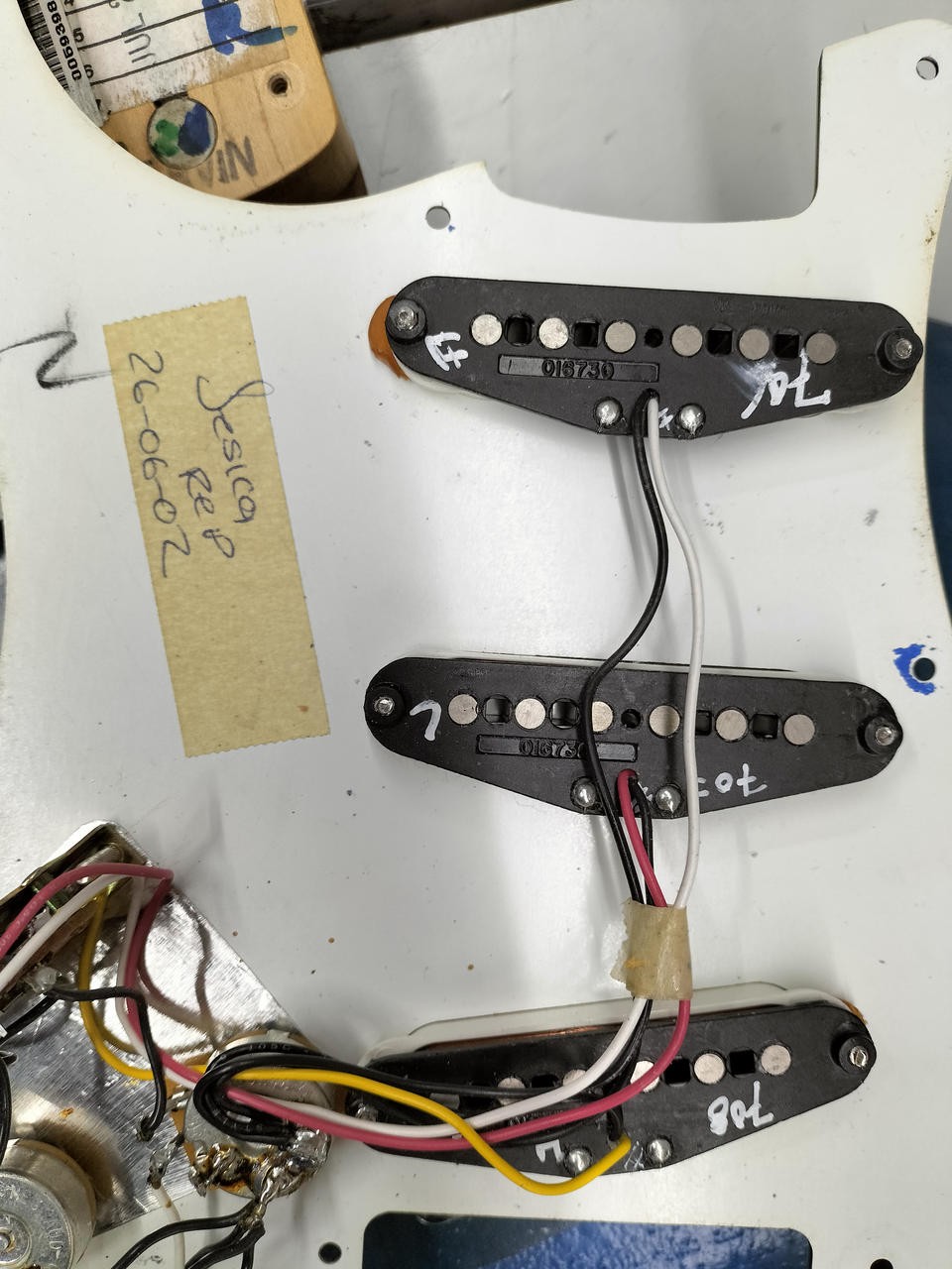 FENDER USA Highway One Strat Electric Guitar