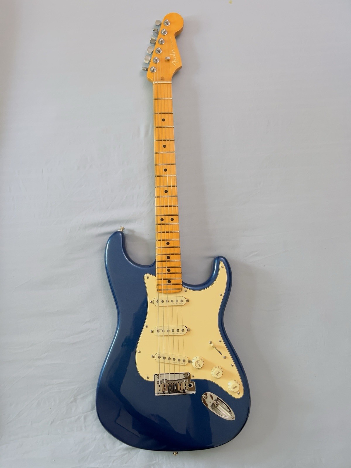 Fender American Ultra Stratocaster Maple Fingerboard Electric Guitar Cobra Blue