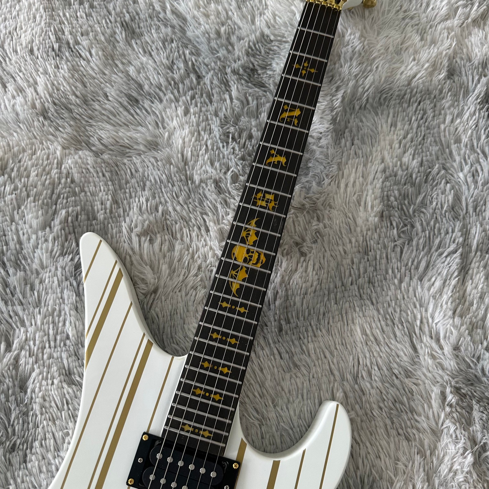 White black striped electric guitar/Musician exclusive/Clown color version/Metal