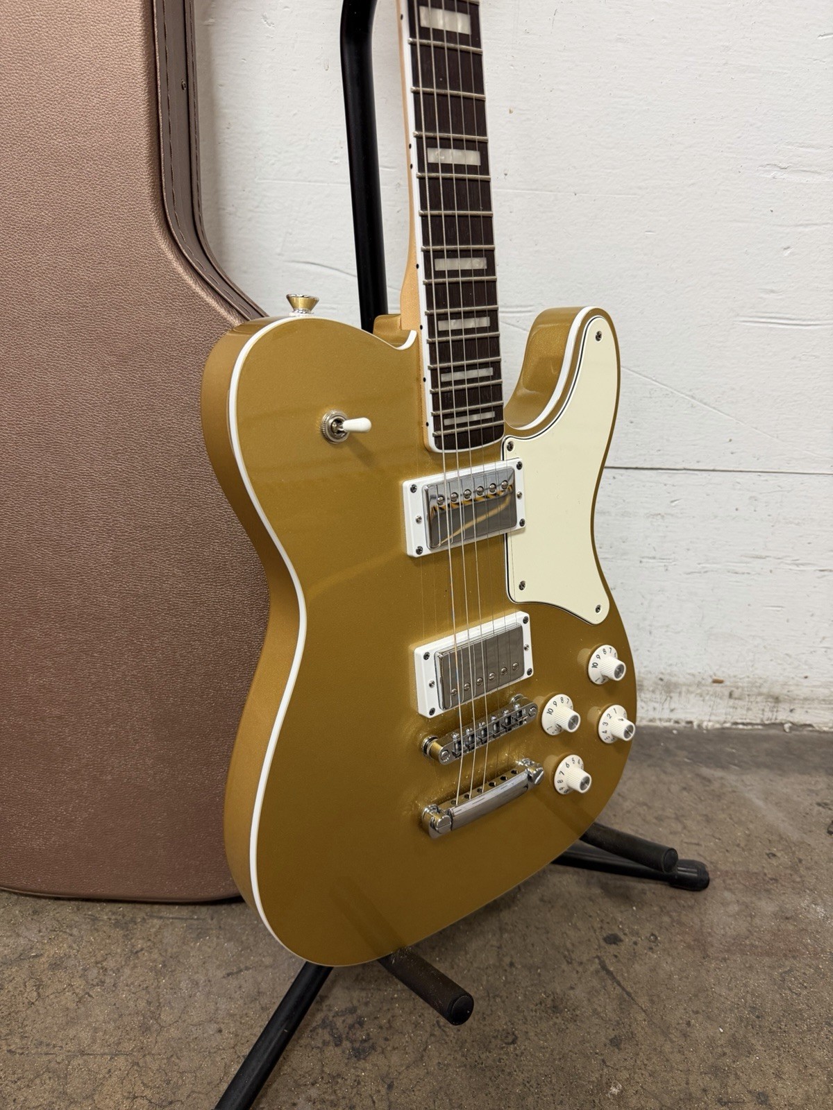 FLAWLESS Squier Paranormal Troublemaker Telecaster Deluxe Aztec Gold W NEW Case