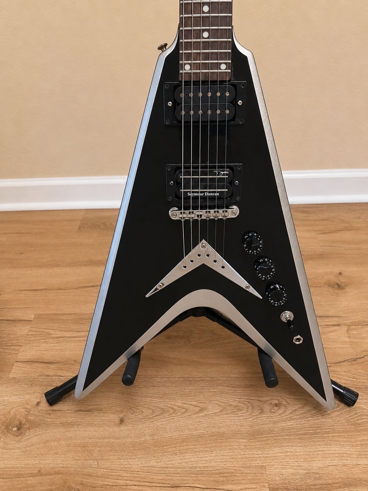 Washburn Dimebag Darrell Signature Flying V Dime Black/Silver Pantera