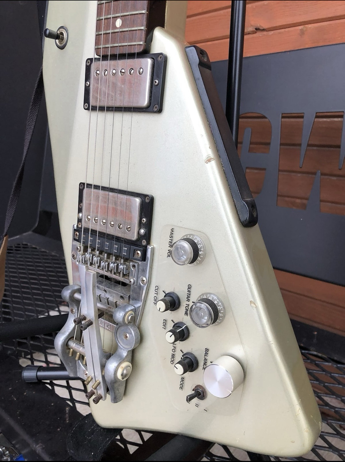 Roland G-707 & GR-700 Guitar Synthesizer – White – Mid 80’s Excellent Condition