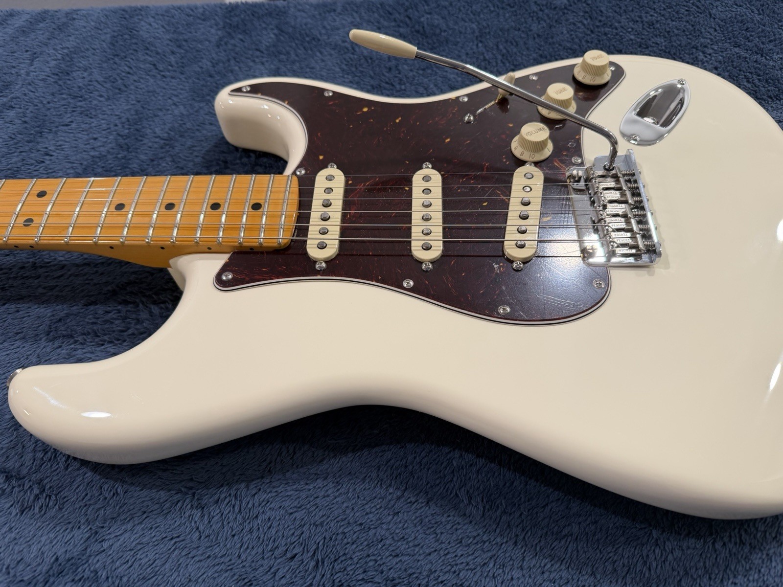 2025 American Professional II Stratocaster, Maple Fingerboard, Olympic White