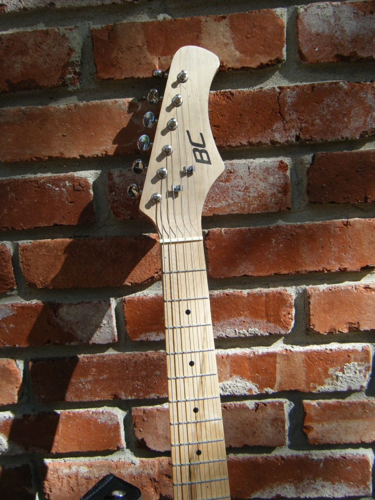 😍 BC ELECTRIC GUITAR CHILD 30” 6-STRING 21-FRET W/ STRAP & AMPLIFIER ST135 3PT8