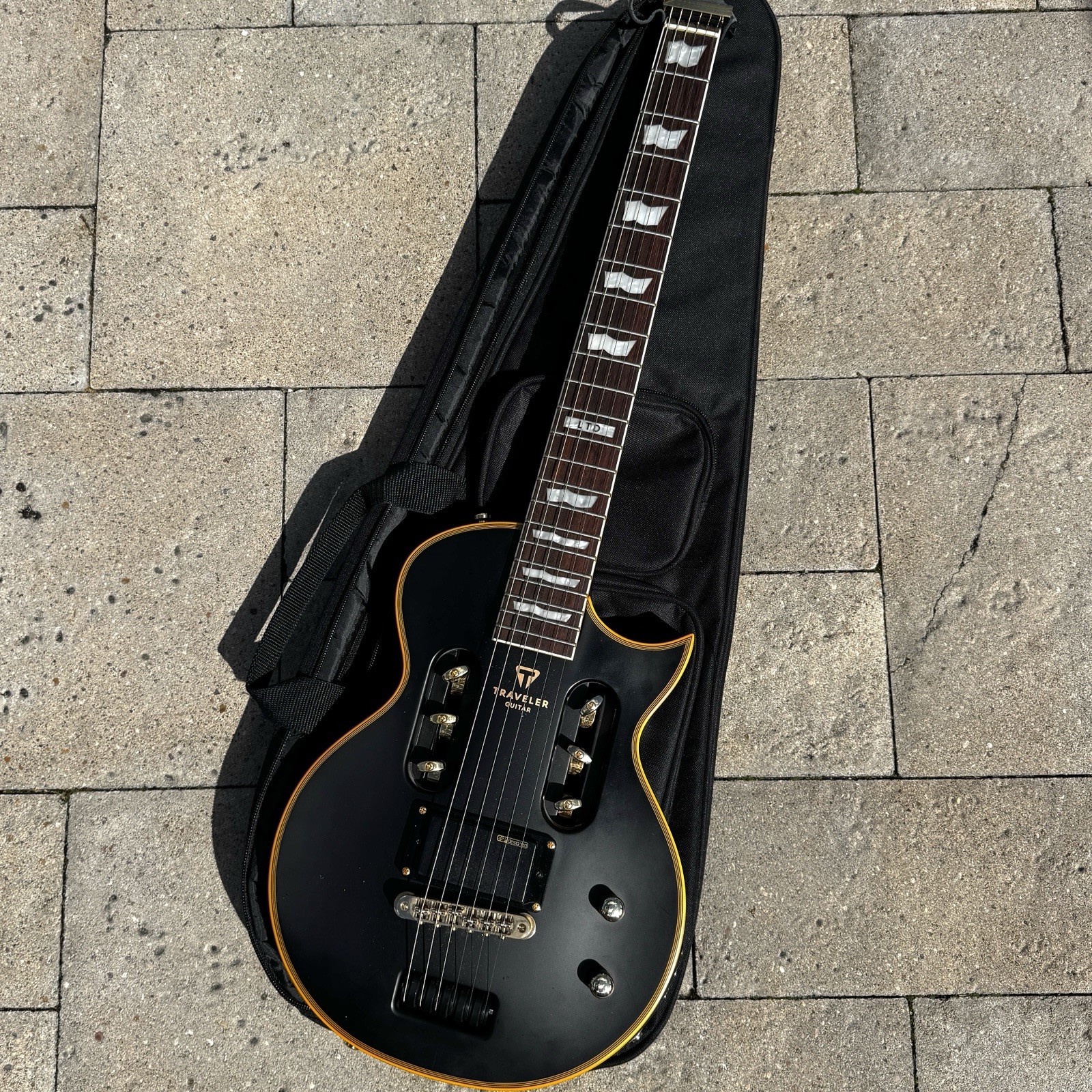 Traveler Guitar LTD EC-1 Headless Travel Electric Guitar Vintage Black w/Gig Bag