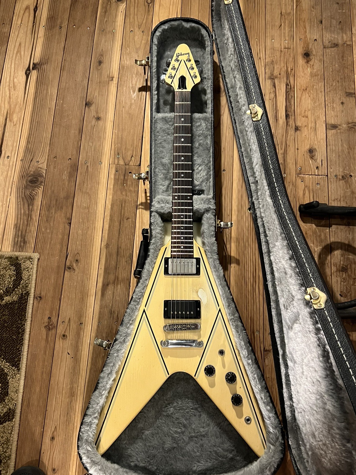 1984 Gibson Flying V Guitar designer with Hard Case